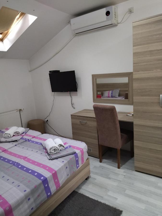 Atina Lux Hostel Leskovac  Buitenkant foto