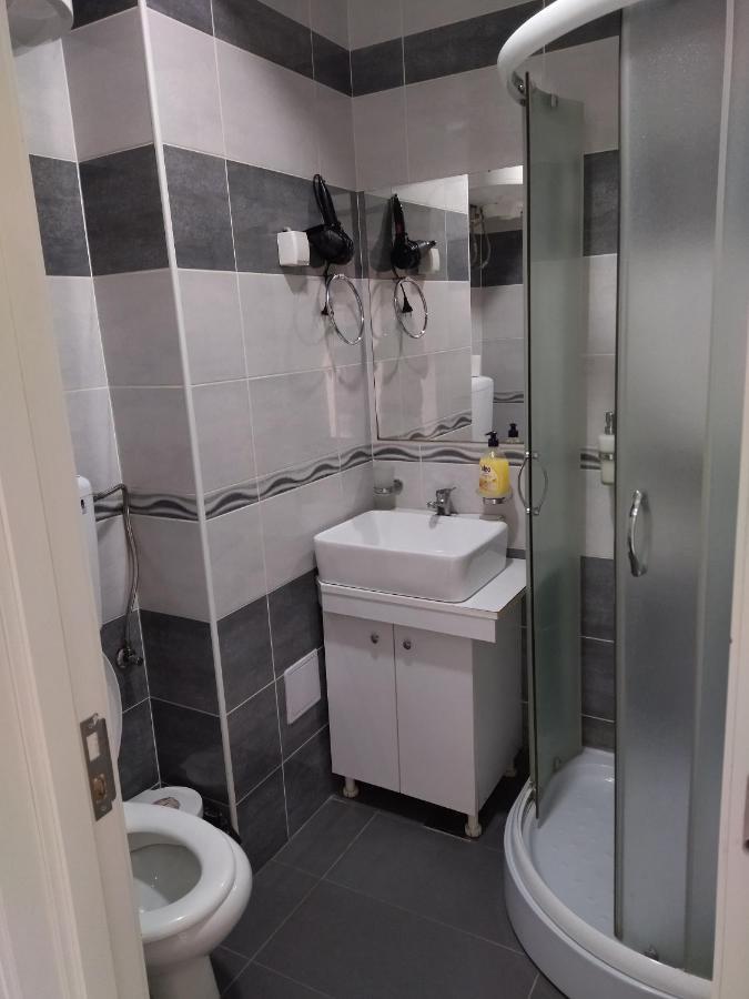 Atina Lux Hostel Leskovac  Buitenkant foto