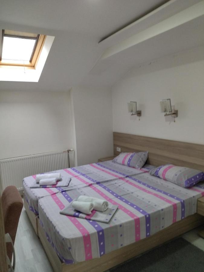 Atina Lux Hostel Leskovac  Buitenkant foto