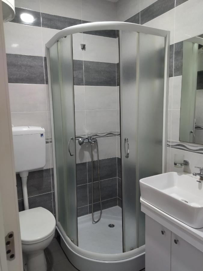 Atina Lux Hostel Leskovac  Buitenkant foto