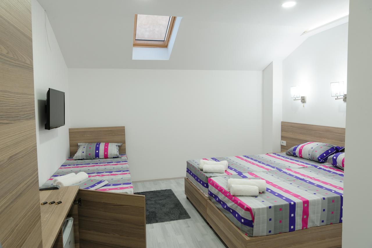 Atina Lux Hostel Leskovac  Buitenkant foto