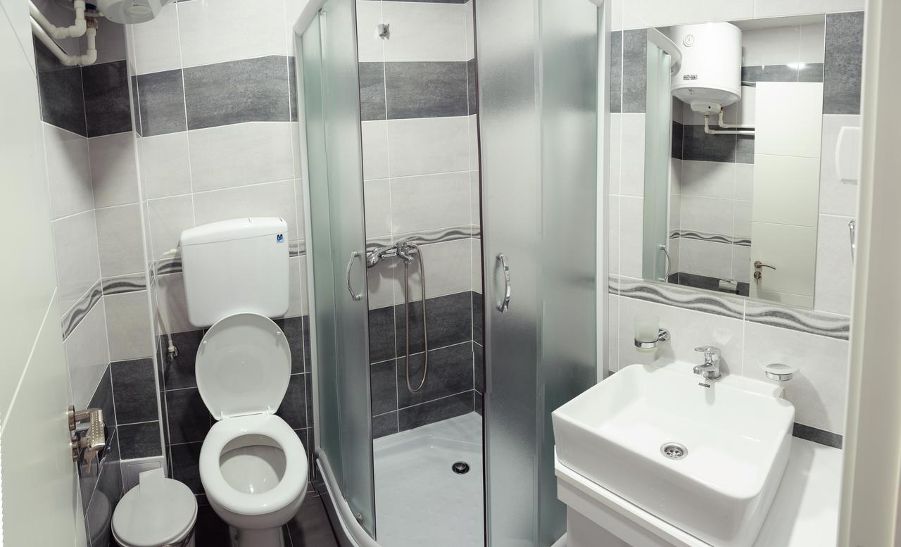 Atina Lux Hostel Leskovac  Buitenkant foto