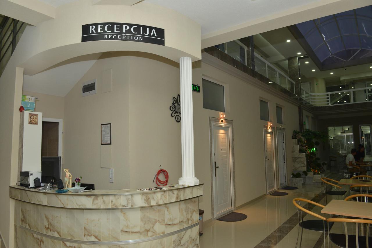 Atina Lux Hostel Leskovac  Buitenkant foto