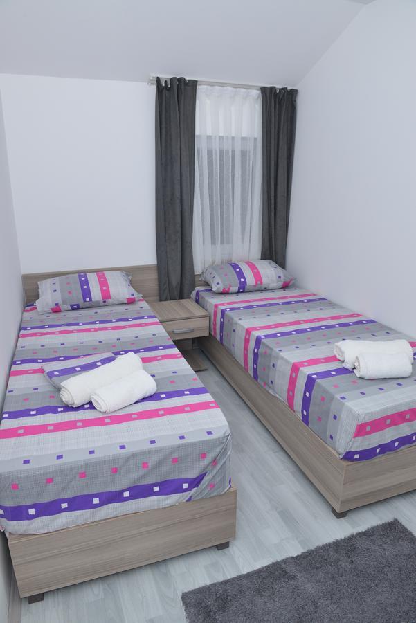 Atina Lux Hostel Leskovac  Buitenkant foto