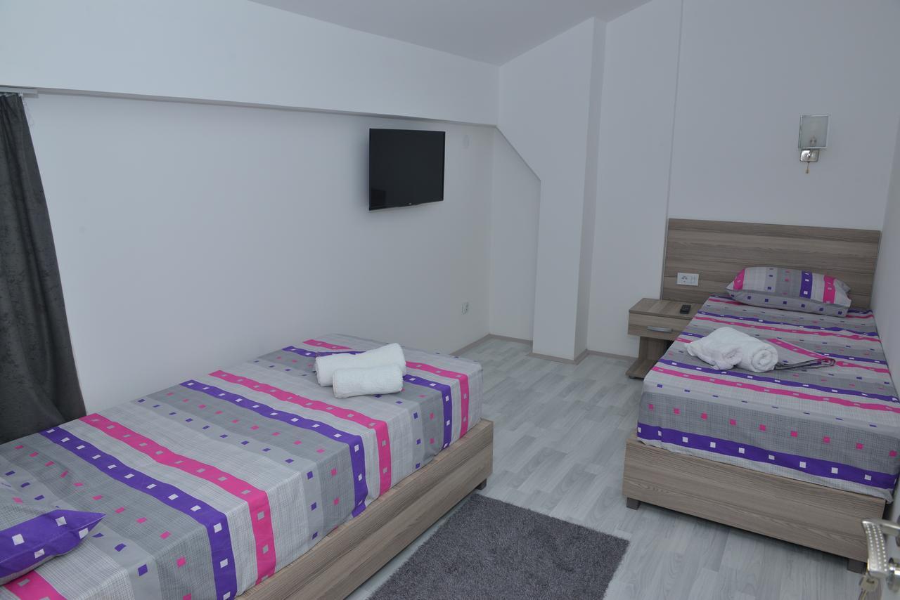 Atina Lux Hostel Leskovac  Buitenkant foto