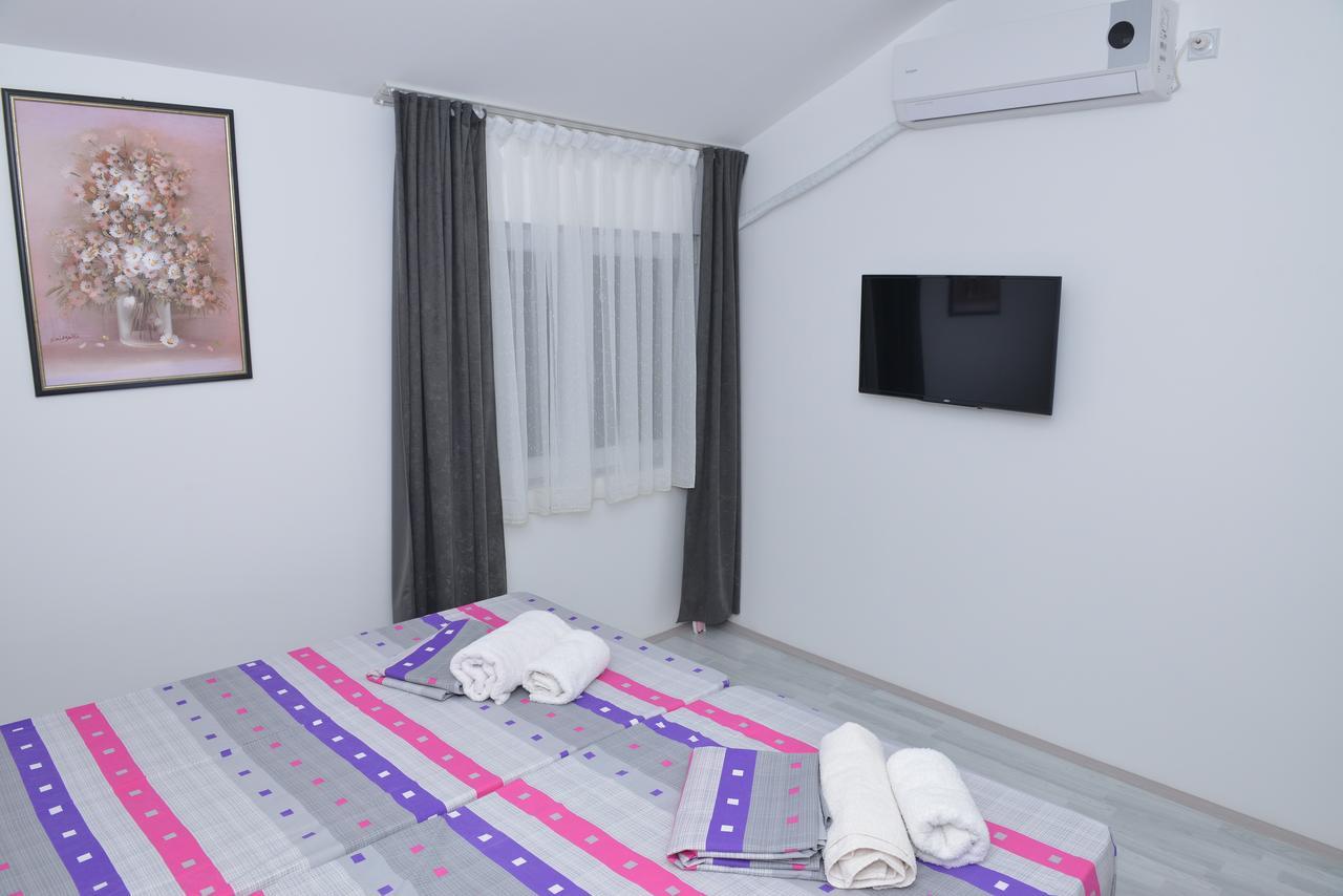 Atina Lux Hostel Leskovac  Buitenkant foto
